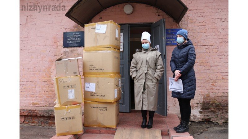 Декілька сотень захисних костюмів отримала від аграріїв лікарня на Чернігівщині