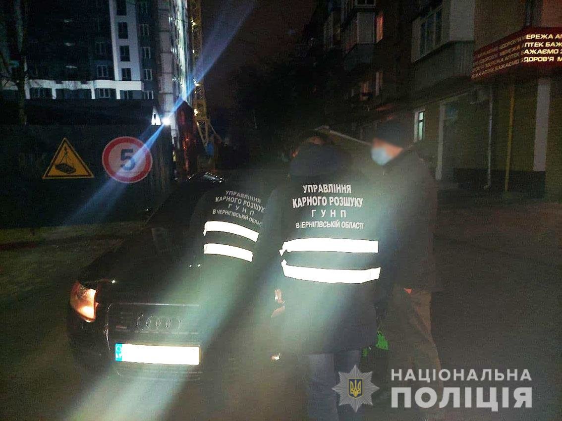 Трьох іноземців, які обкрадали квартири у Чернігові, затримали під час втечі з міста
