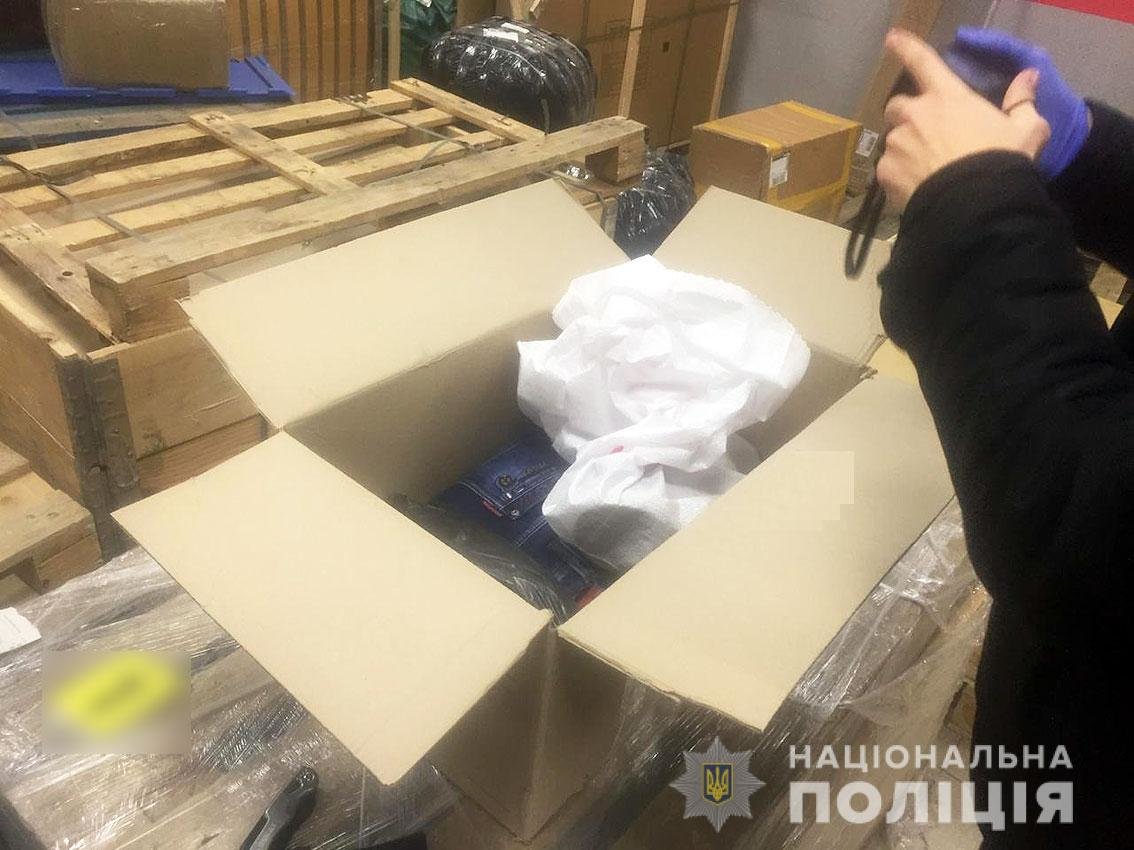 Трьох іноземців, які обкрадали квартири у Чернігові, затримали під час втечі з міста