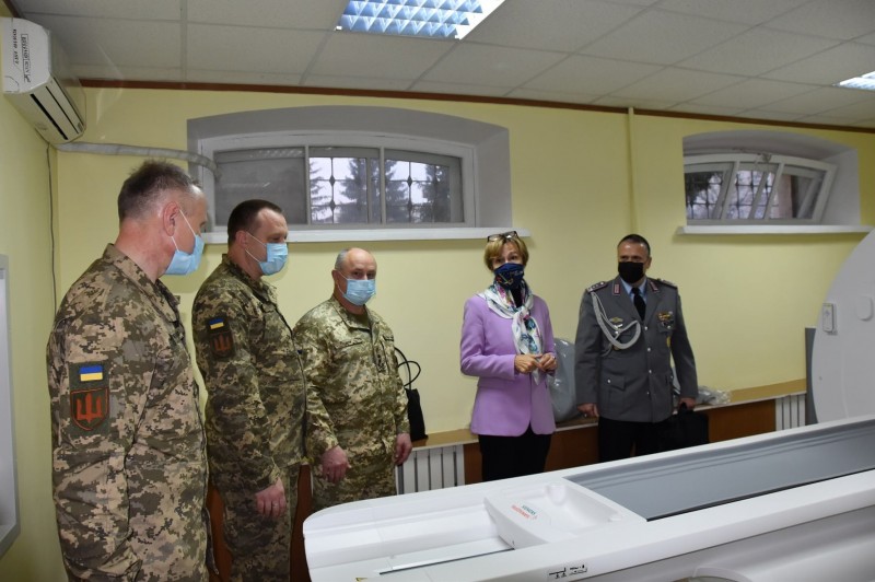 Чернігівські військові отримали сучасний томограф