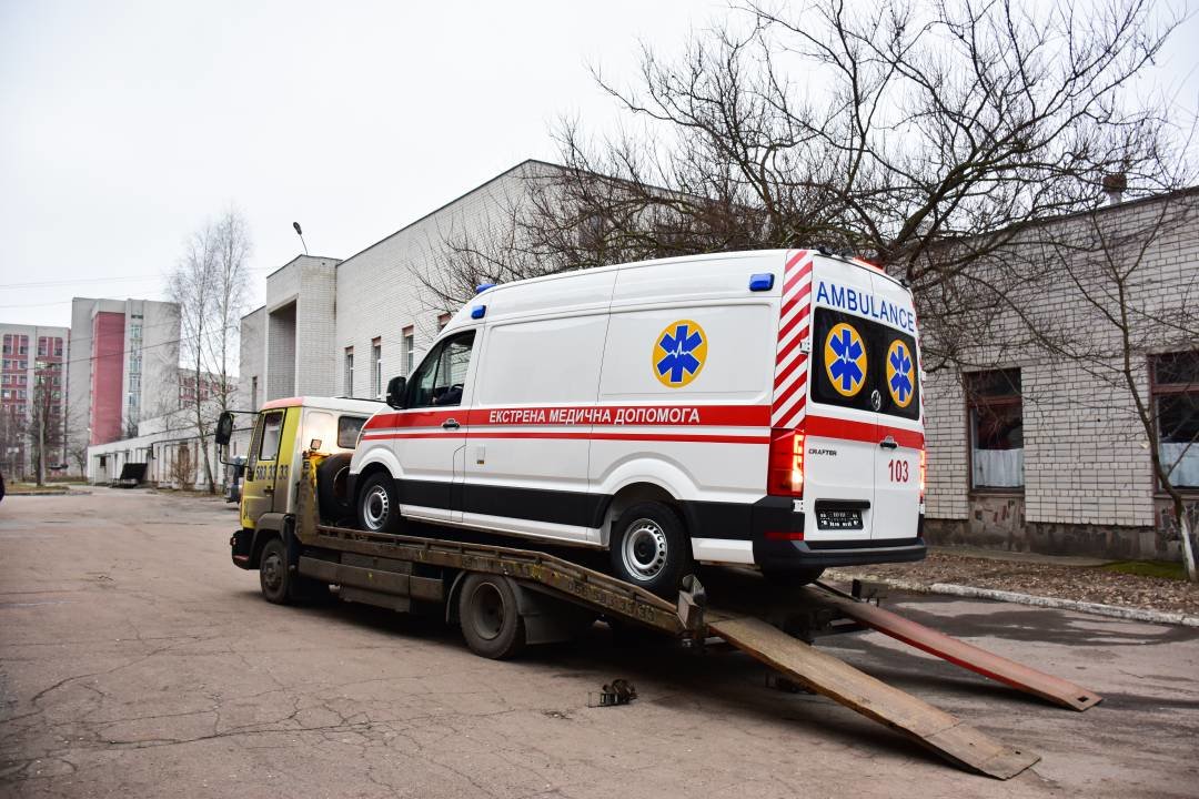 Міські лікарні поповнились двома авто "швидкої допомоги": ними перевозитимуть тяжкохворих