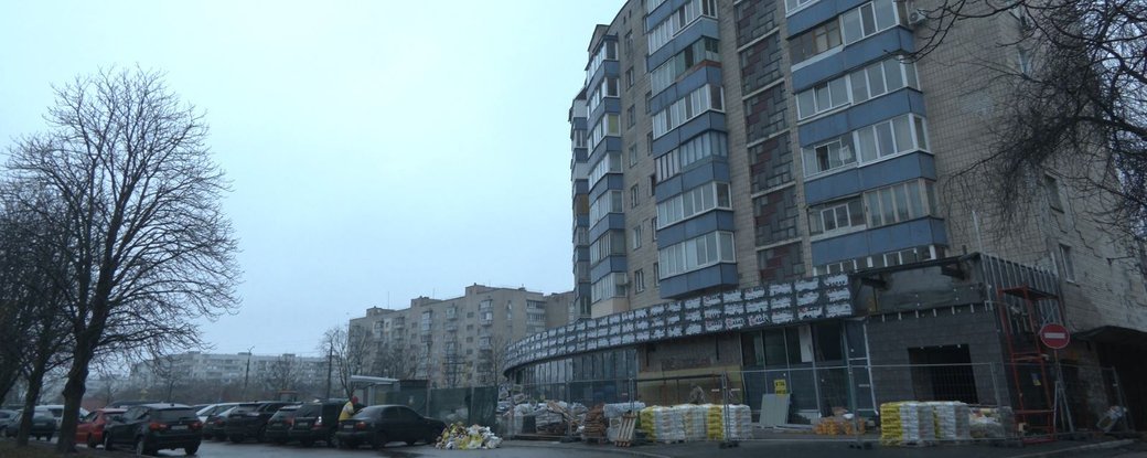 Мешканці будинку на Рокоссовського у Чернігові проти реконструкції колишнього універмагу "Сіверський" на супермаркет "АТБ"