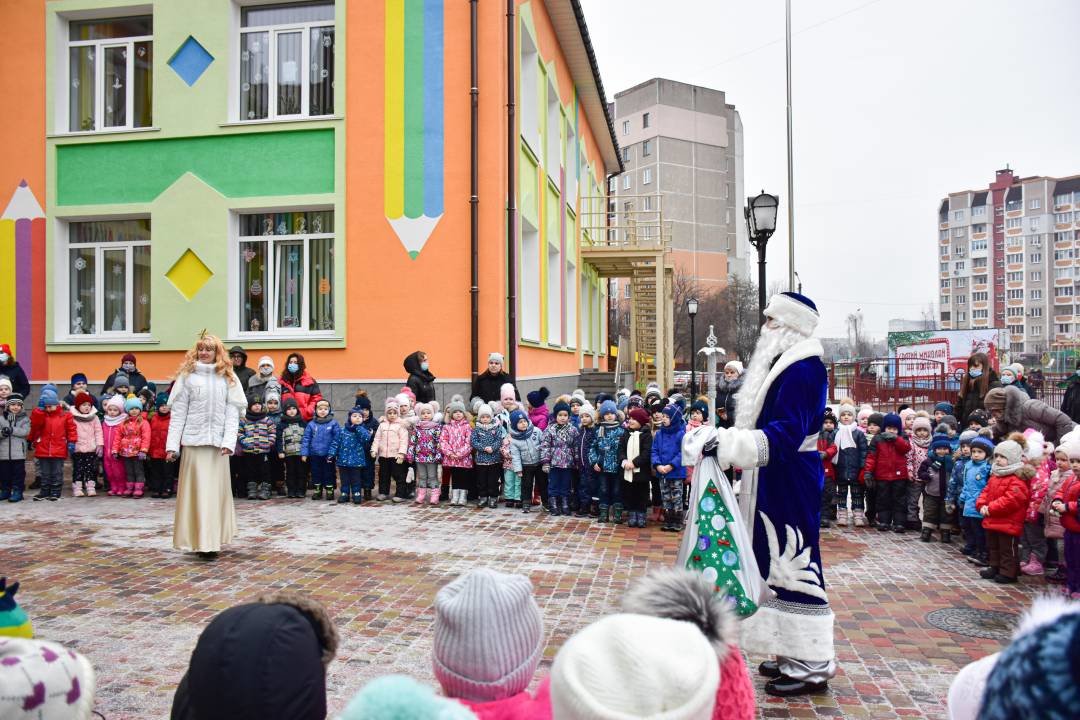 Свято наближається: Черніговом їздить автобус Святого Миколая