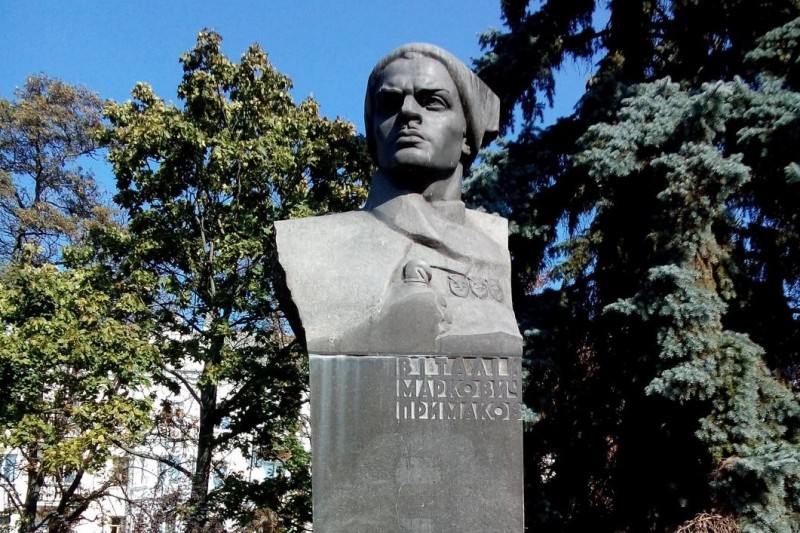 Декомунізований чернігівський пам’ятник здали в оренду “Парку радянського періоду”