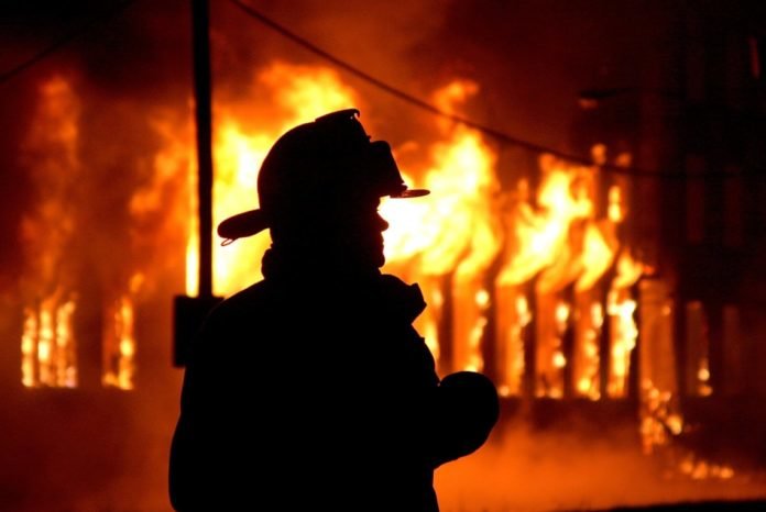 У Чернігові сталося дві пожежі: горіли приватний будинок та квартира багатоповерхівки