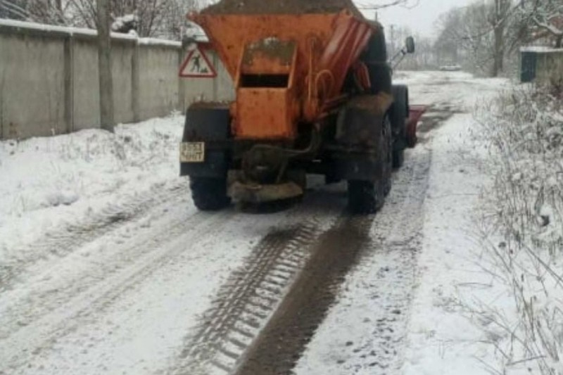 Розпочато роботи із зимового утримання місцевих доріг Чернігівщини