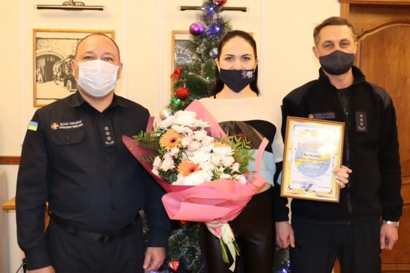 Головний рятувальник області відзначив Олену Білик, яка врятувала життя чоловіку