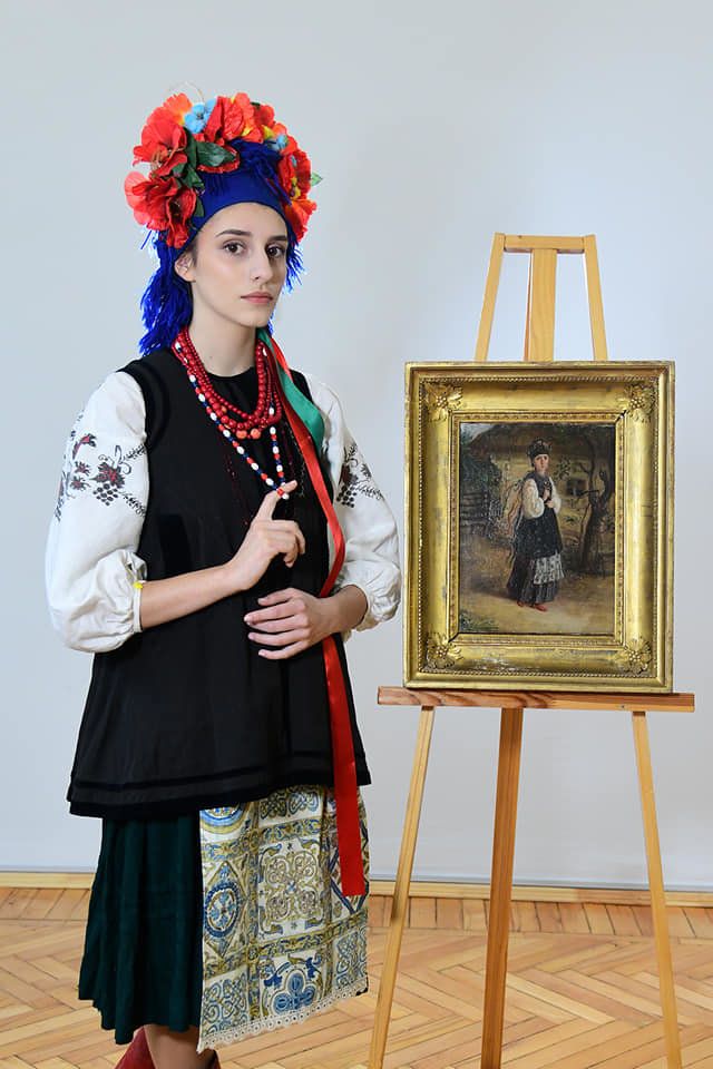 Мода минулих століть: в чернігівському музеї «оживили» відомі полотна