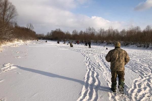 Чернігівським рибоохоронним патрулем за тиждень викрито 53 порушення Правил рибальства на зимувальних ямах
