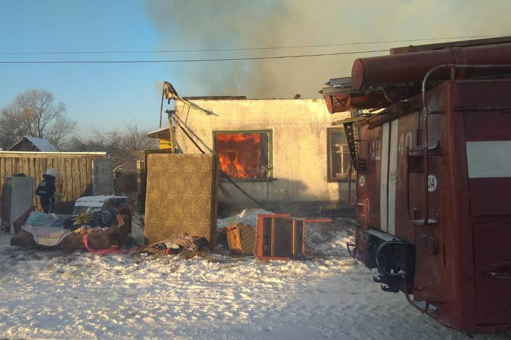 Без даху над головою: на Чернігівщині ущент вигорів багатоквартирний будинок
