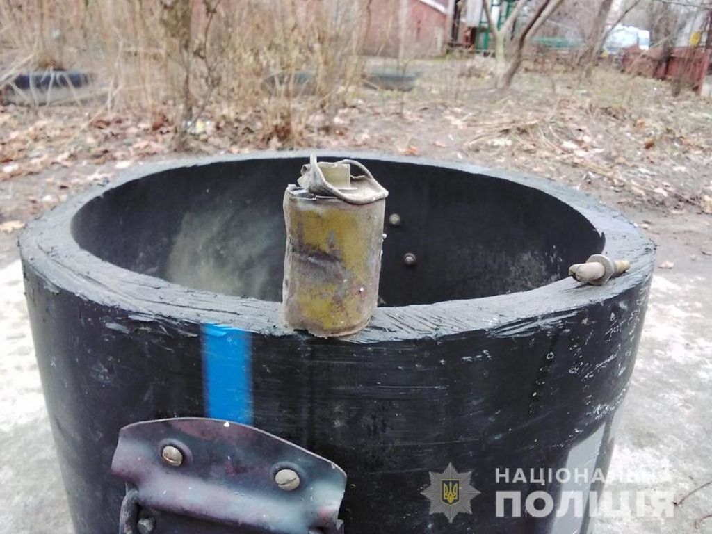 Бойову гранату без чеки знайшли у дворах біля чернігівського ринку «Нива»
