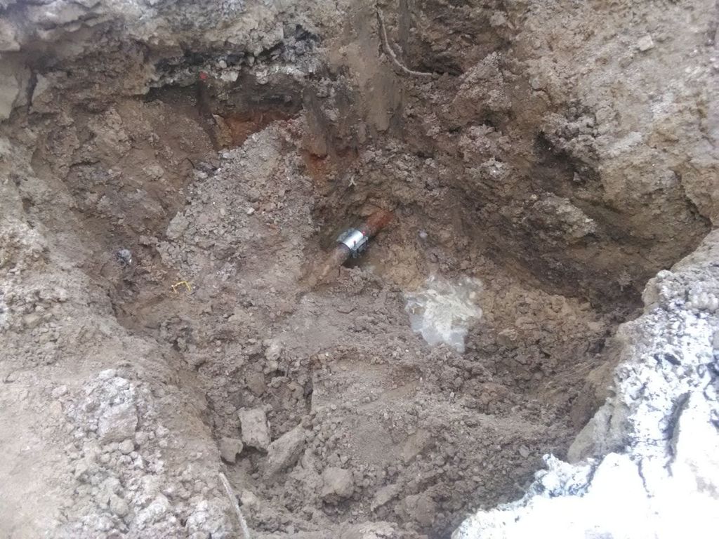 Два пориви водопроводу в Чернігові: люди без гарячої та холодної води