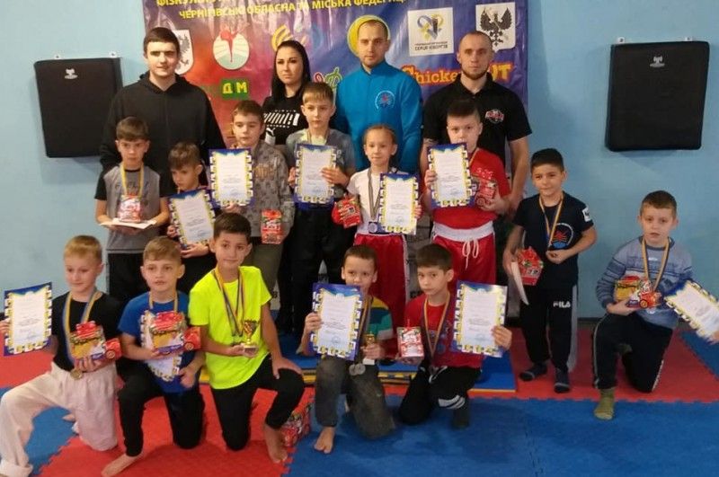 У Чернігові відбувся чемпіонат з кікбоксингу «Новорічна рукавичка»