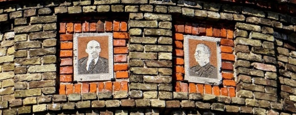 Портрети Лєніна та Сталіна на Чернігівщині прибирати не хочуть. Правоохоронці самоусунулися