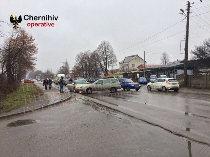 ДТП на Кільцевій у Чернігові (Фотофакт)