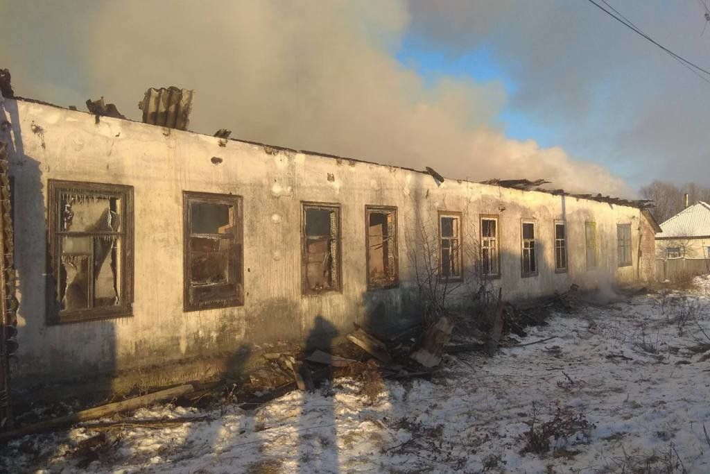 Без даху над головою: на Чернігівщині ущент вигорів багатоквартирний будинок