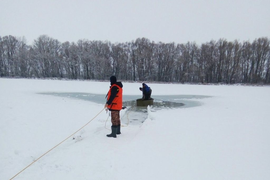 Провалився під кригу: на Чернігівщині потонув рибалка