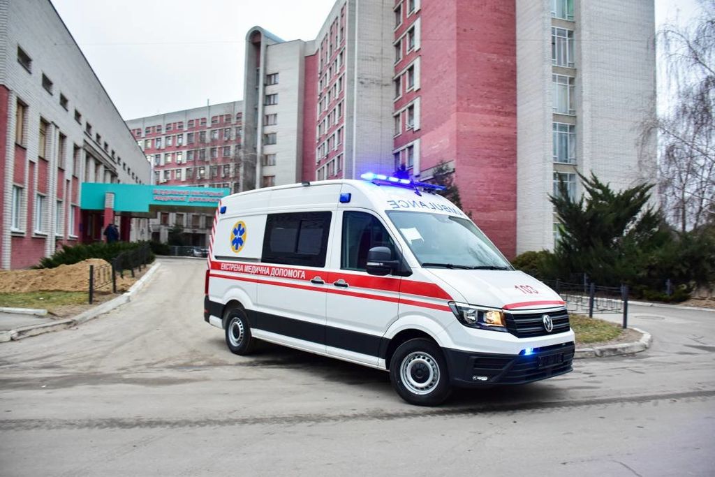 Два нових сучасних автомобілі «швидкої» отримують міські лікарні №1 та №2 у Чернігові