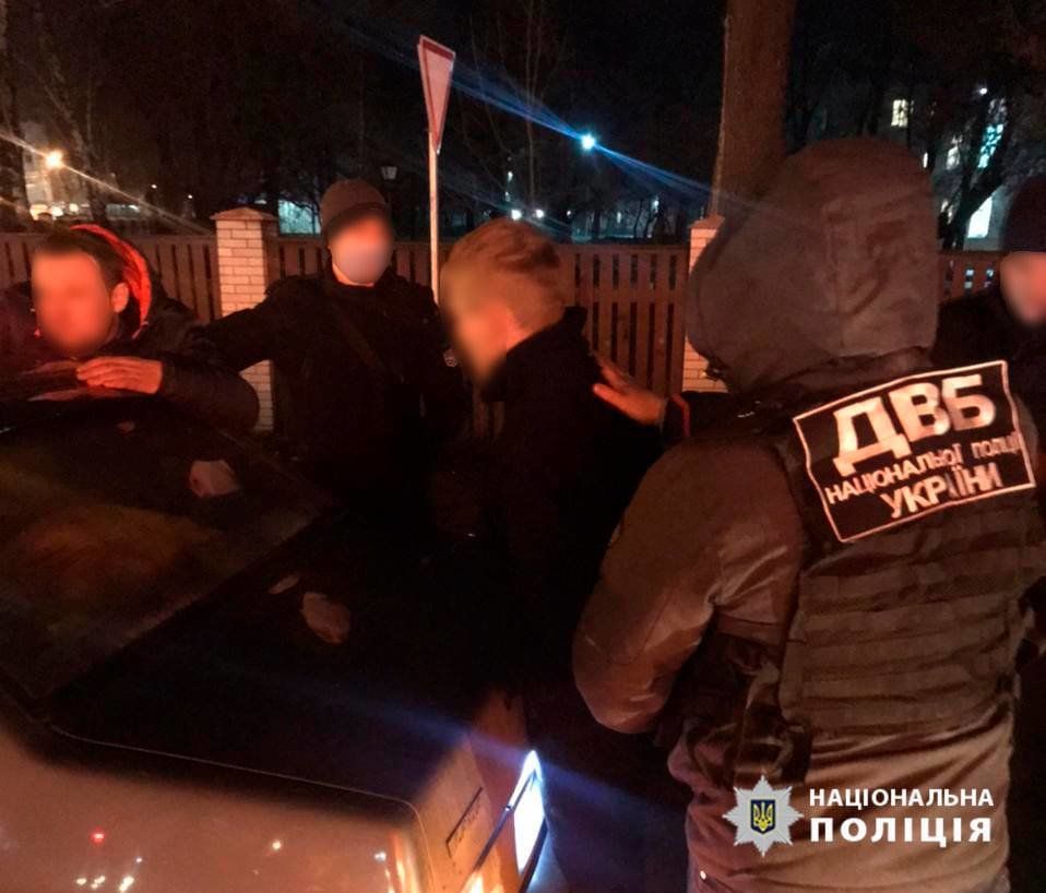 Двоє перевертнів у погонах з Чернігівщини торгували амфетаміном та марихуаною