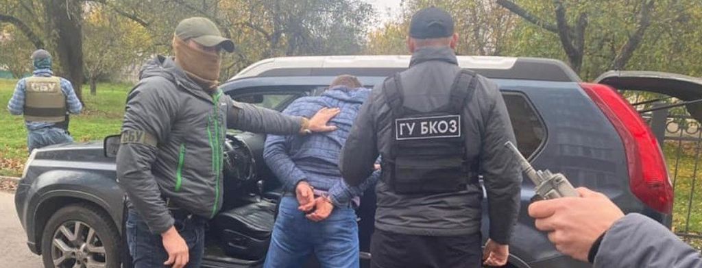 Підозрюваного у хабарництві чиновника з Чернігова ще на два місяці залишили під домашнім арештом