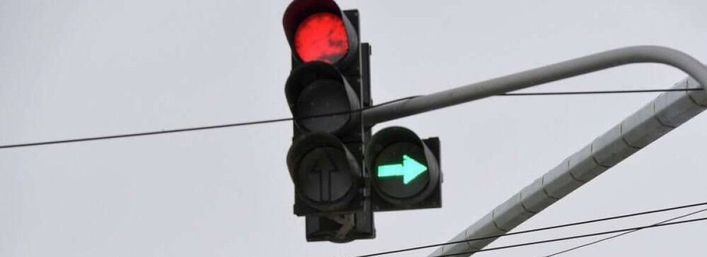 Поворот під червоне світло – у Чернігові на 25 перехрестях дозволять такий маневр під зеленими стрілками