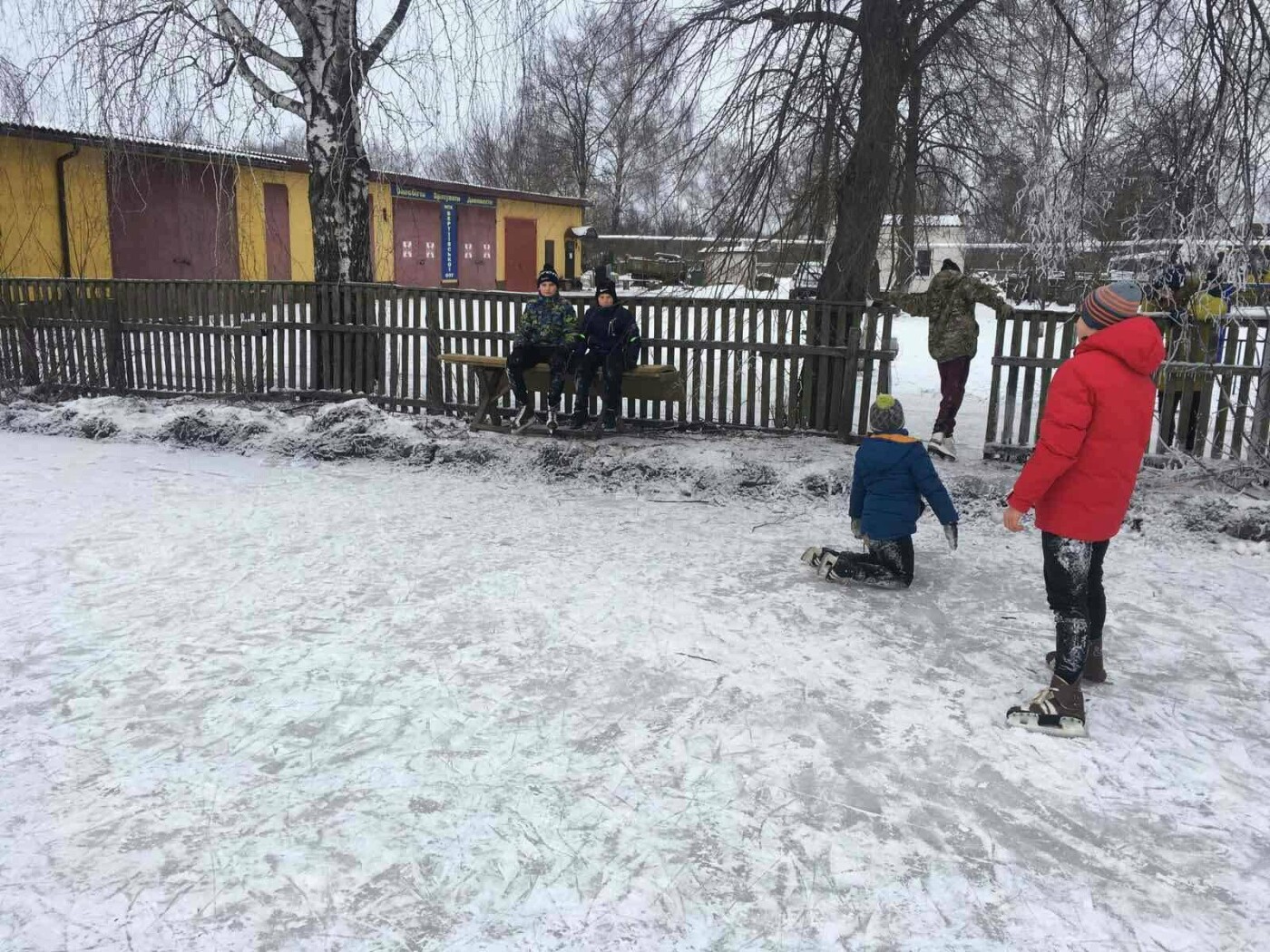 В селі у Чернігівській області зробили «буковель» і потролили Зеленського