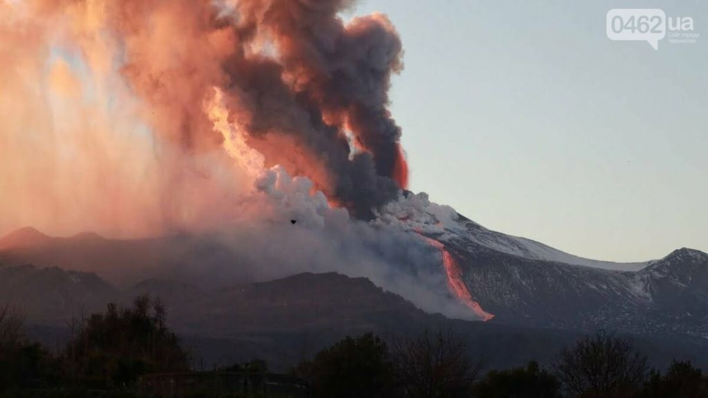 Виверження найбільшого активного вулкану в Європі: чернігівка про сусідство з Етною