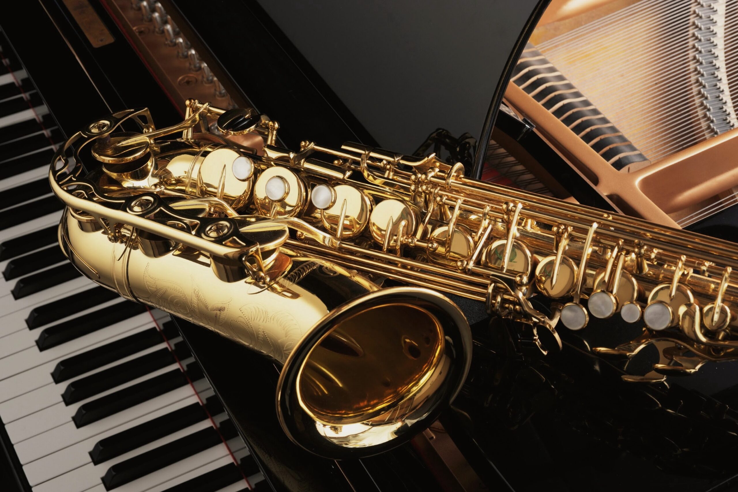 Саксофон – история и виды музыкального инструмента