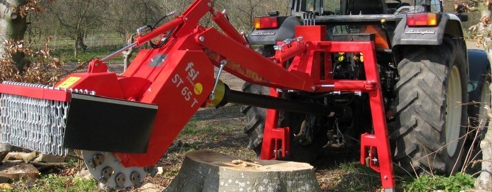 Пеньки від спиляних дерев у Чернігові будуть прибирати 3-мільйонною технікою