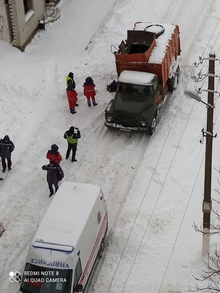 Жінка загинула під сміттєвозом: трагедія на Шевчука у Чернігові