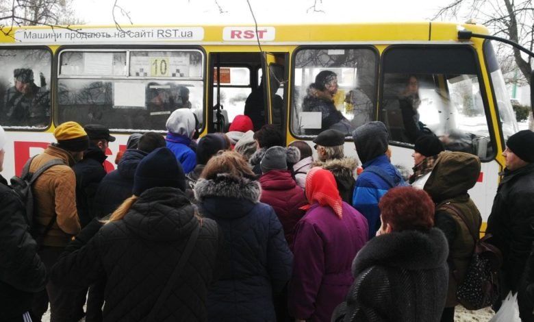 Все одно всі в масках: чернігівець хоче аби в громадський транспорт пускали необмежену кількість пасажирів