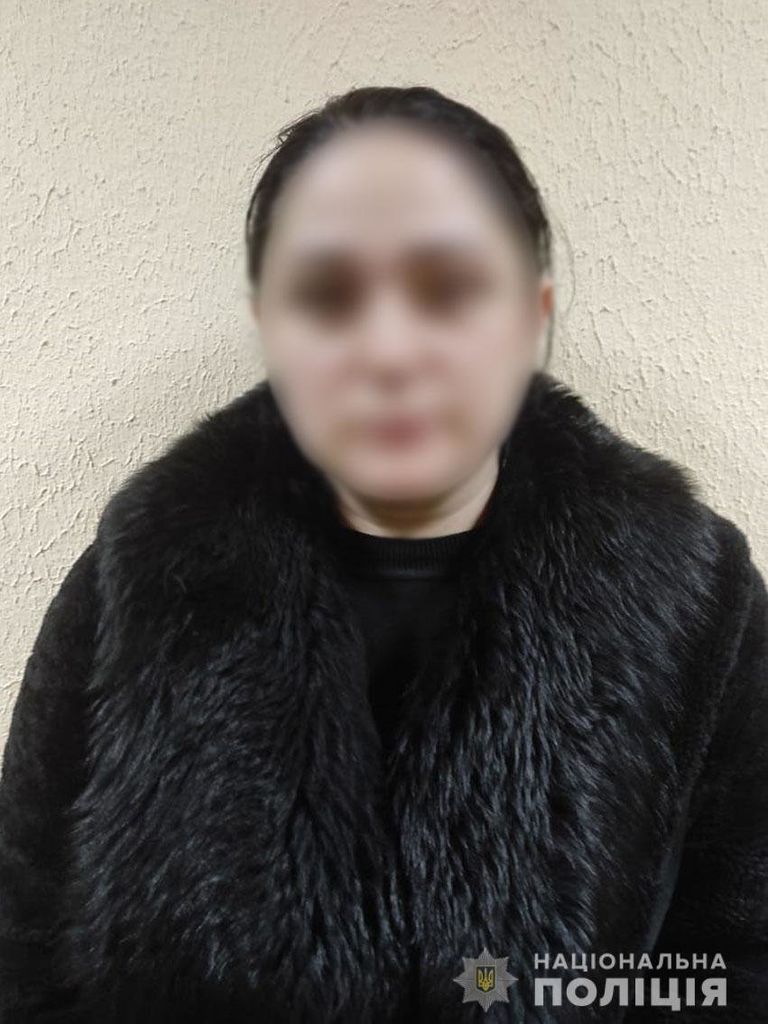 Ошукали жінку майже на мільйон гривень: чернігівські поліцейські затримали двох шахрайок
