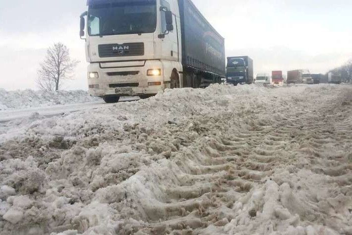 У Чернігівській області знову вводиться тимчасове обмеження руху вантажівок у напрямку столиці