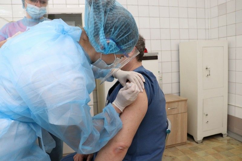 На Чернігівщині від коронавірусу вже вакциновано 120 медиків