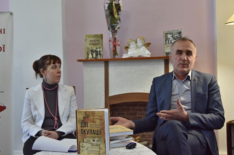 У бібліотеці ім. М. Коцюбинського представили книгу Віктора Моренця «Дві окупації»