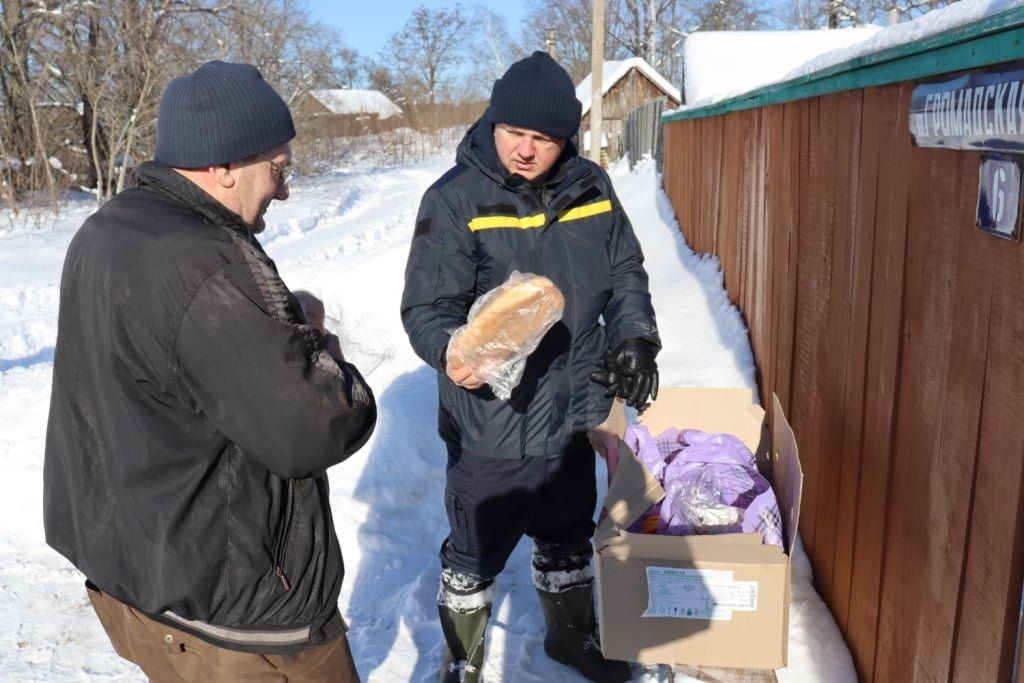 Снігопад відрізав від цивілізації два села на Чернігівщині