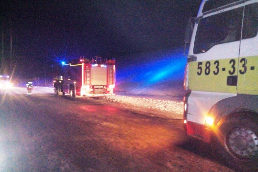 На Чернігівщині рятувальники продовжують визволяти автівки зі снігових пасток