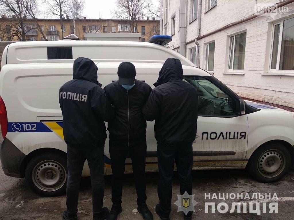 Гастролери з Дніпра обікрали у Чернігові квартиру. Винесли пів мільйона і золото
