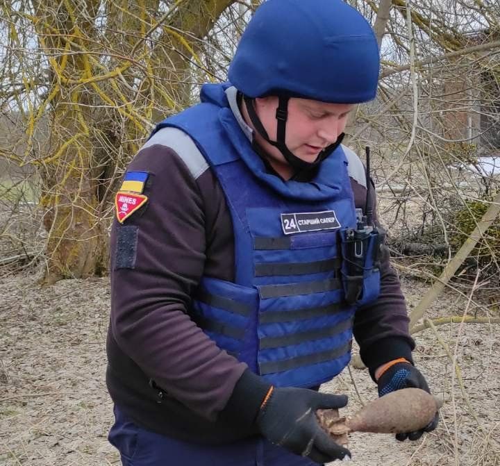 Дві мінометні міни знайшли громадяни в різних куточках Чернігівщини