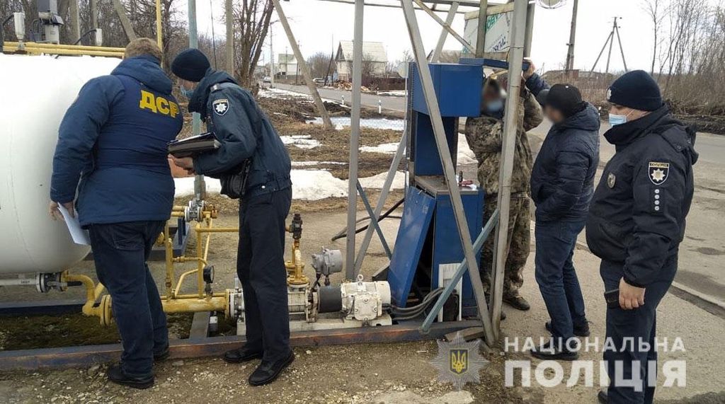 Працювали з порушеннями: на Чернігівщині закрили автозаправну станцію