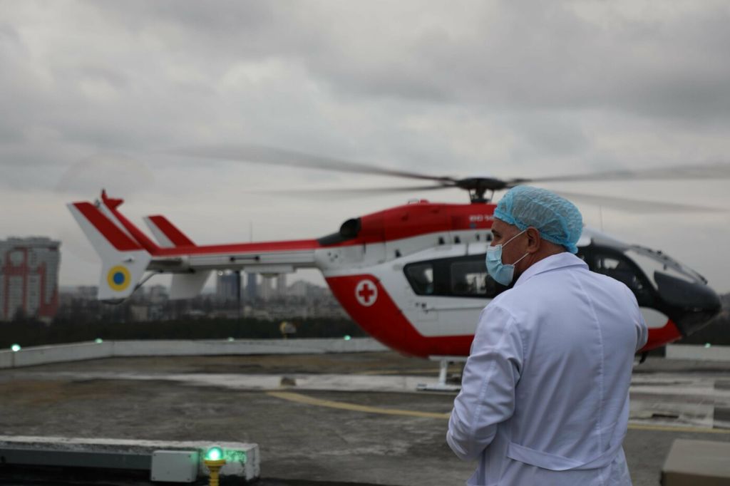 Гелікоптер чернігівських рятувальників перевіз 38-річного чоловіка після пересадки серця
