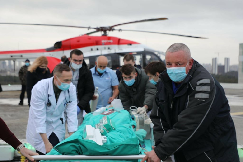 Гелікоптер чернігівських рятувальників перевіз 38-річного чоловіка після пересадки серця