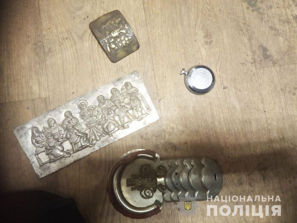 Протягом ночі на Чернігівщині обікрали два музеї: злодіїв затримали в Одесі та столиці