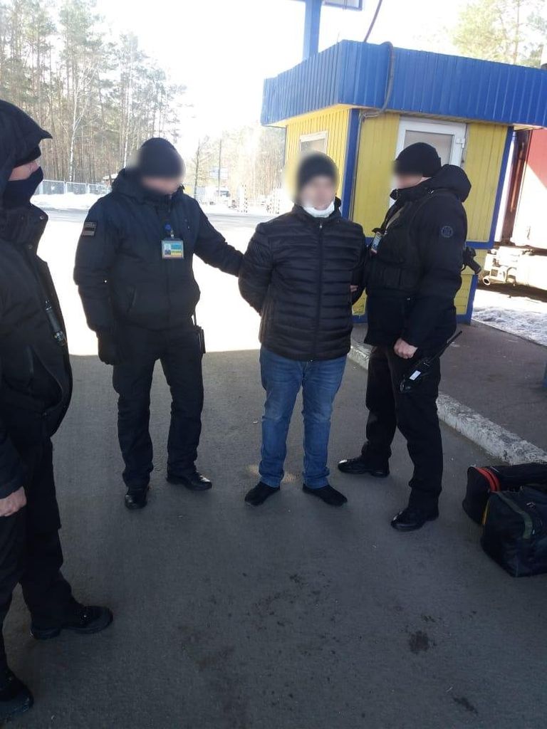 Двох злочинців які переховувалися у Росії затримали чернігівські прикордонники