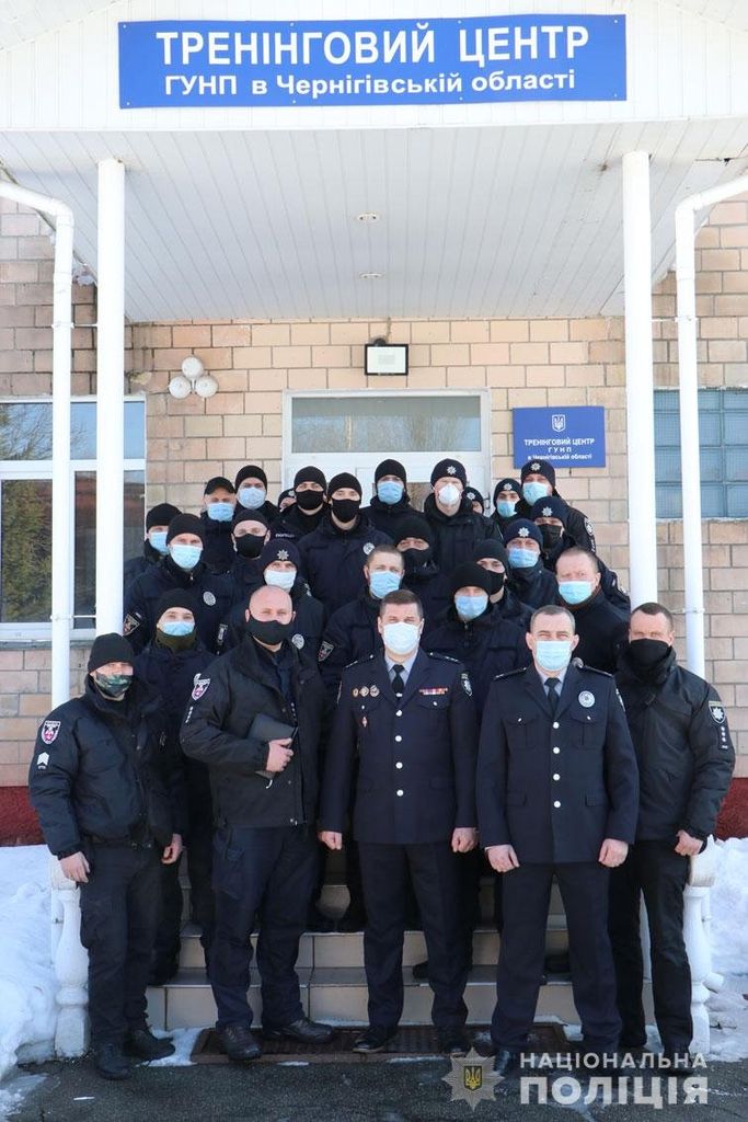 Служитимуть на блокпостах: чернігівські поліцейські відправилися в зону ООС