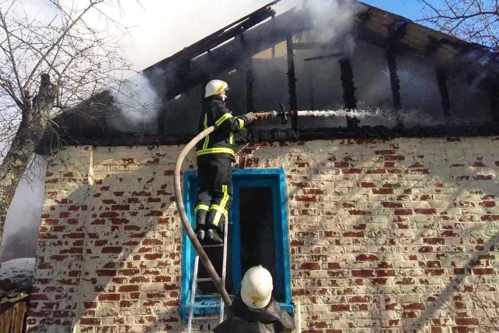 Згорів заживо: через необережність із цигарками на Чернігівщині загинув чоловік