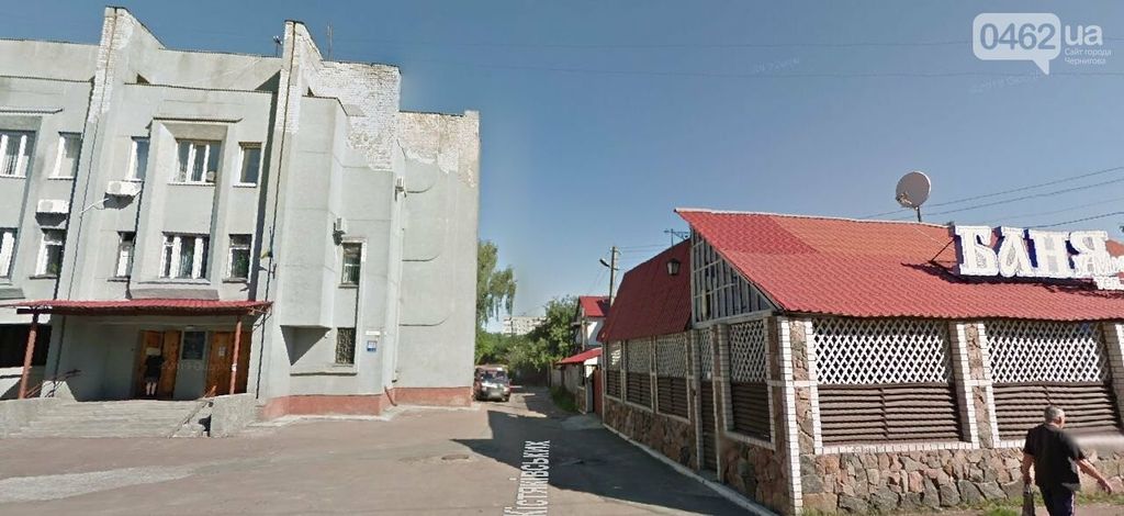 Біля лазні на Бобровиці у Чернігові заборонять паркуватися