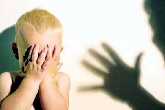 За побиття трирічного сина та домашнє насильство батька засуджено до 4-х місяців арешту