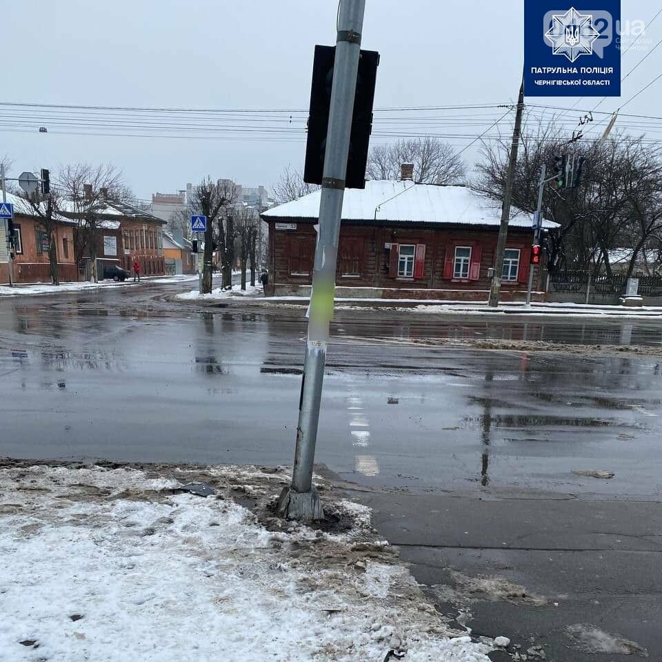 Порушили правила, спровокували ДТП і втекли… У Чернігові патрульні спіймали двох втікачів