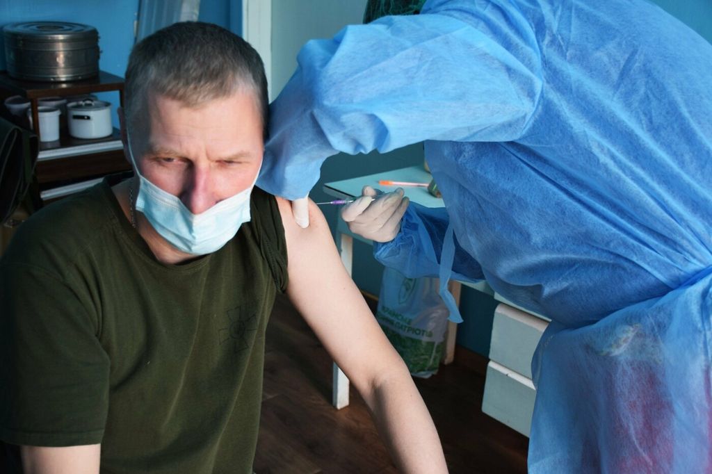 Серед армійців, які служать на Чернігівщині, триває вакцинація від COVID-19